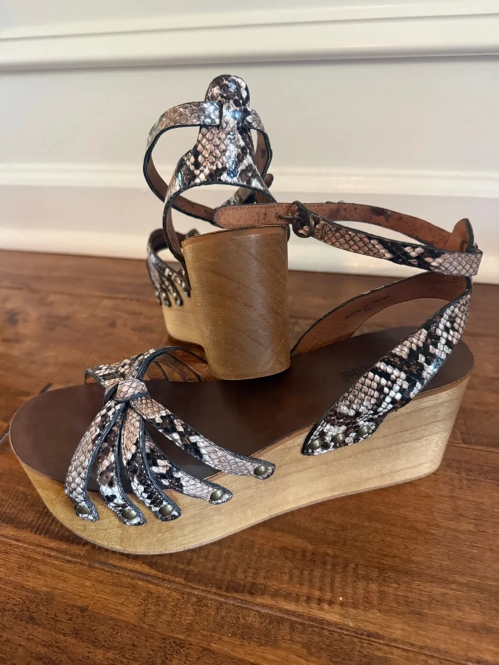Jeffrey Campbell Snake Print Platform Sandals wooden size 7 EUC
